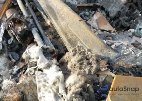 2017 Nissan Pathfinder Platinum/S/Sl/Sv z USA, uszkodzony, nr VIN 5N1DR2MN3HC605659